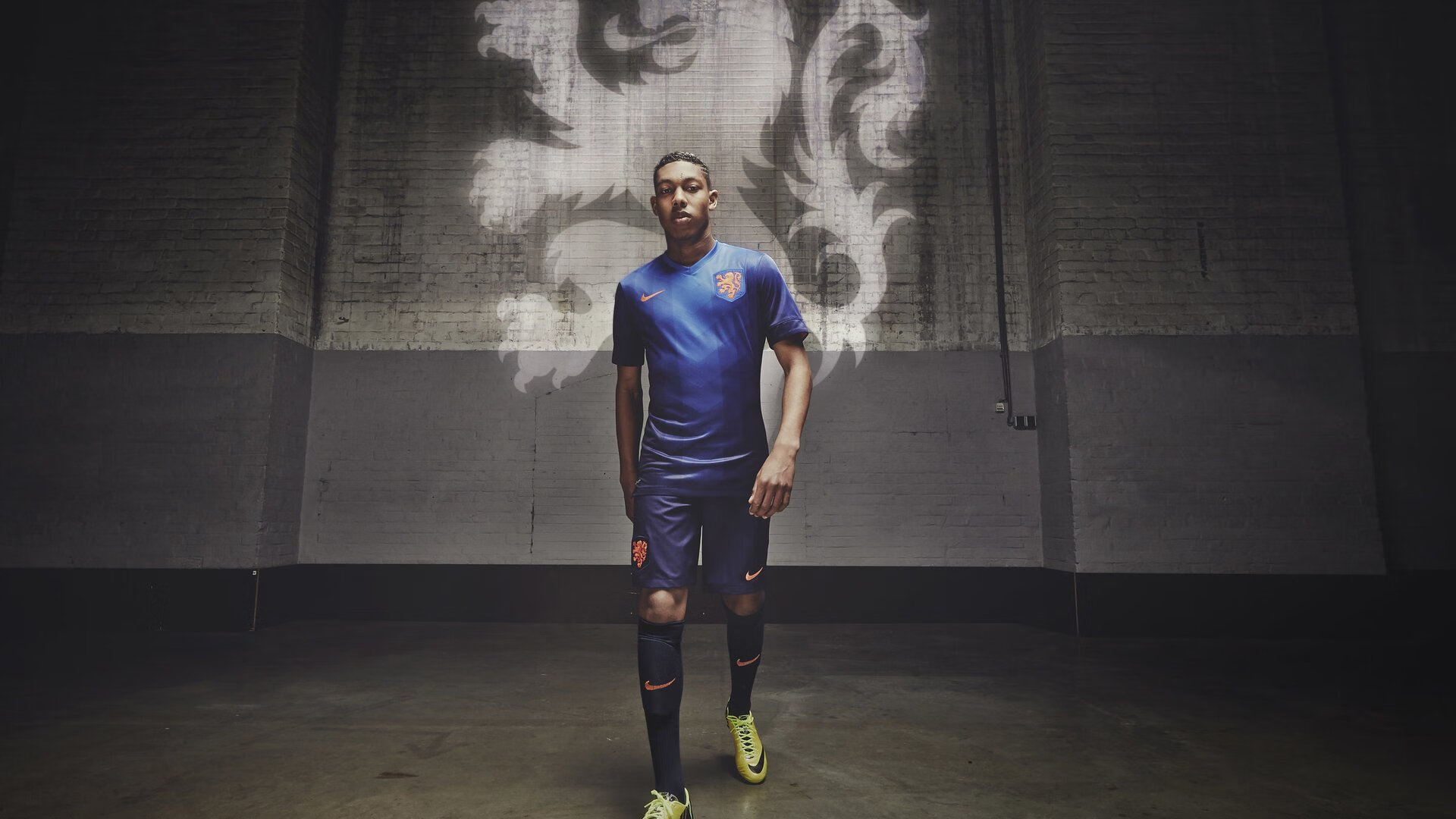 英超球队使用传球路径预测模型优化球员站位与配合节奏,2020-2021英超用球